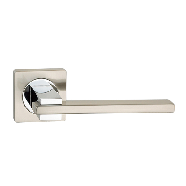 Zamak Door Handle On Square Rosette 2K442